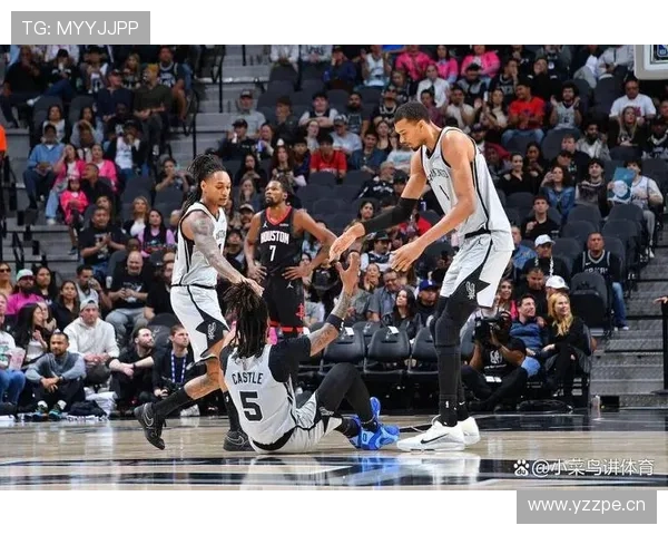 怀特挡拆创造关键得分，效率显著提升助马刺攻防转换